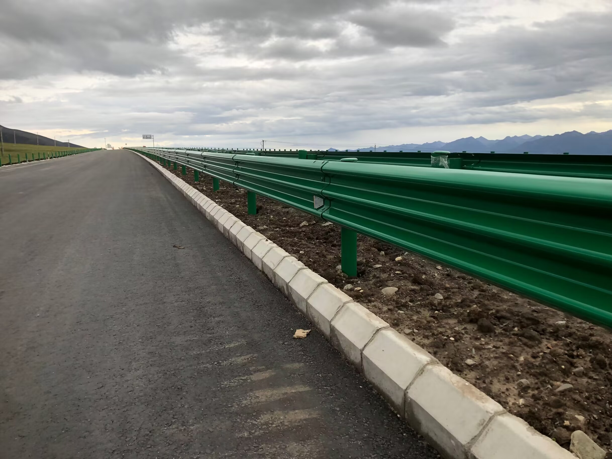 墨竹工卡县乡村公路波形护栏防撞波形护栏 - 推荐